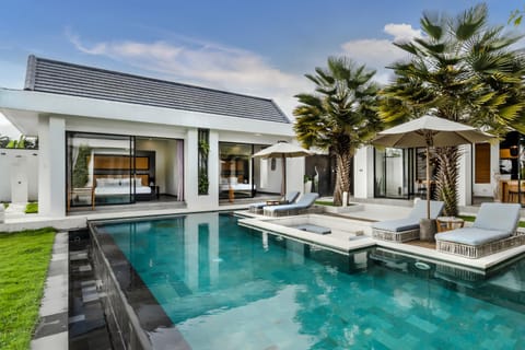 Property building, Garden, Living room, Seating area, Garden view, Pool view, Swimming pool, sunbed