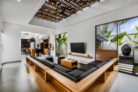 Communal lounge/ TV room, TV and multimedia, Coffee/tea facilities, Kitchen or kitchenette, Living room