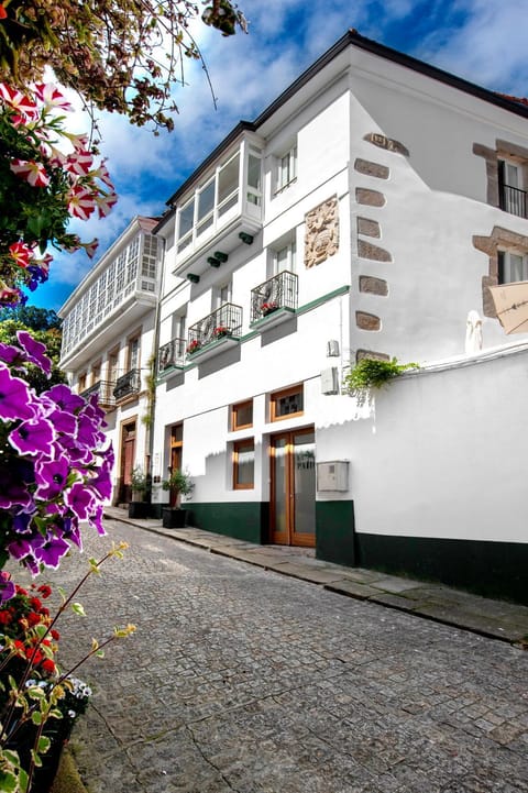 Property building, Off site, Day, Street view