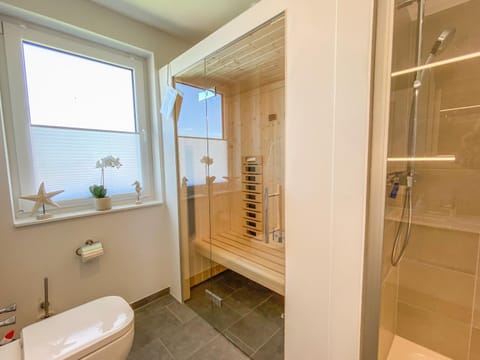 Sauna, Bathroom, Spa and wellness centre/facilities