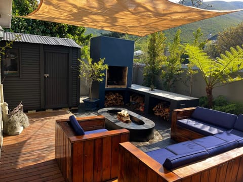 Seven on Flora- Hot Tub, Modern with amazing outside area House in Hermanus