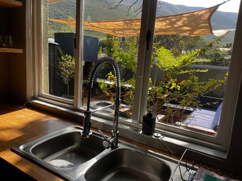 Seven on Flora- Hot Tub, Modern with amazing outside area House in Hermanus