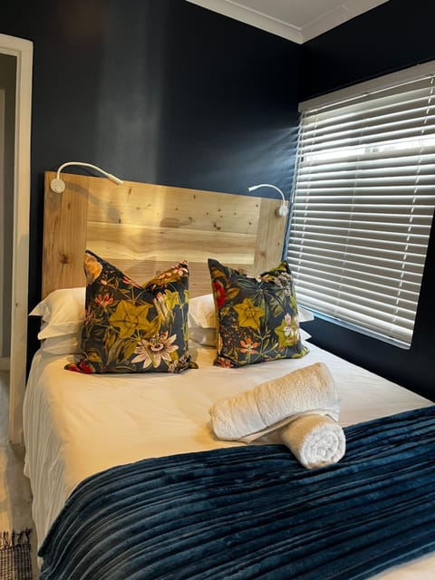 Seven on Flora- Hot Tub, Modern with amazing outside area House in Hermanus