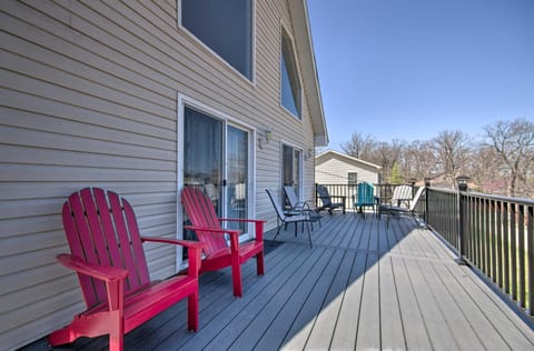 Deck, Lake Views! Group Getaway in Osage Beach House in Osage Beach