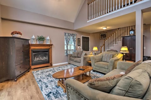 Deck, Lake Views! Group Getaway in Osage Beach House in Osage Beach