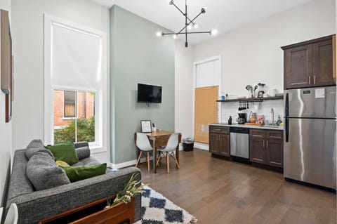 4 Apartments, Downtown, Walk to Cincy Stadiums! Apartment in Licking Riverside