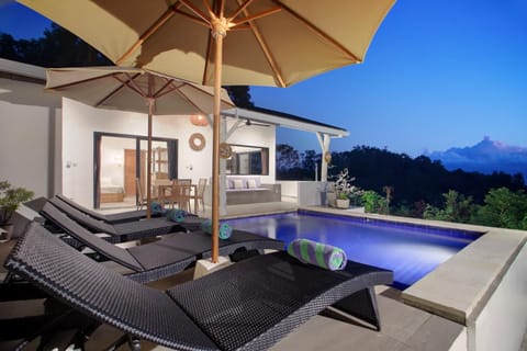 Natural landscape, Balcony/Terrace, Balcony/Terrace, Seating area, Mountain view, sunbed