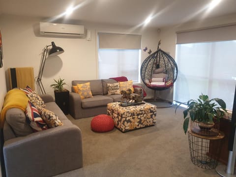 Bed n breakfast on pear tree lane Vacation rental in Hamilton