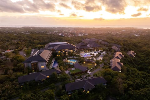 Property building, Nearby landmark, Natural landscape, Bird's eye view, View (from property/room), Pool view