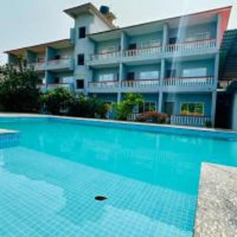 Property building, Day, Pool view, Swimming pool