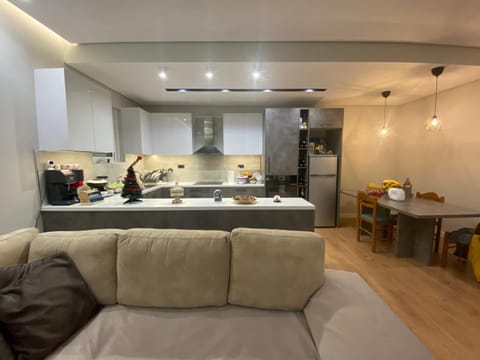 Kitchen or kitchenette, Seating area