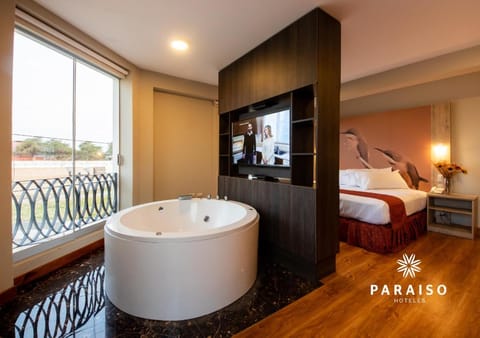 Communal lounge/ TV room, Hot Tub, Hot Tub, TV and multimedia, Photo of the whole room, Bedroom