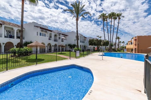 Property building, Day, Pool view, Swimming pool