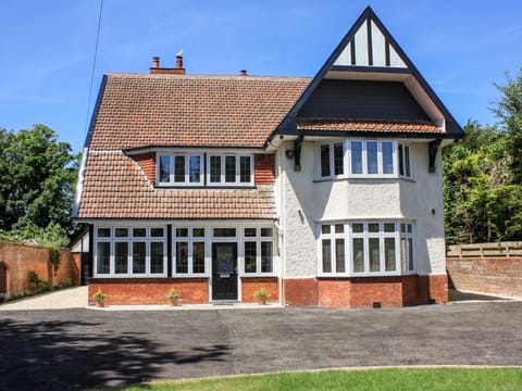 Greenlawns House in Burnham-on-Sea