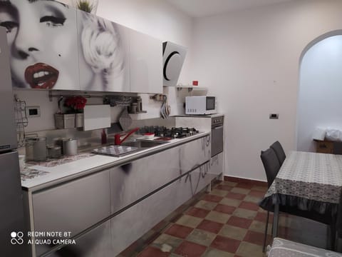 Dining area, Communal kitchen, microwave, oven, stove