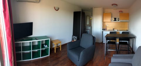 Communal lounge/ TV room, Dining area