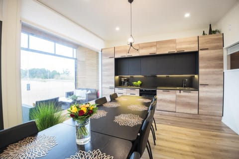 Kitchen or kitchenette, Photo of the whole room, Seating area, Dining area, minibar, pet friendly, pet friendly, kitchen, kitchen