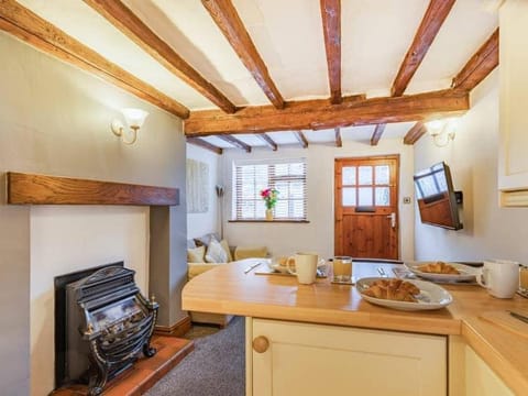Kitchen or kitchenette, Seating area, flat iron