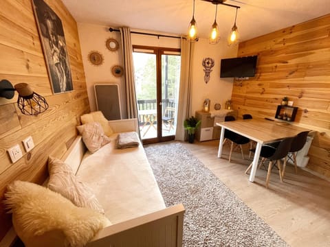 TV and multimedia, Seating area