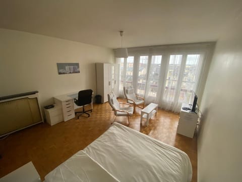 Chambre DELUXE (Jupiter) calme-Gare & Hyper centre Vacation rental in Le Mans