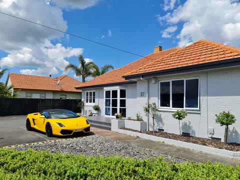 J&L Boarding Holiday House Vacation rental in Hamilton