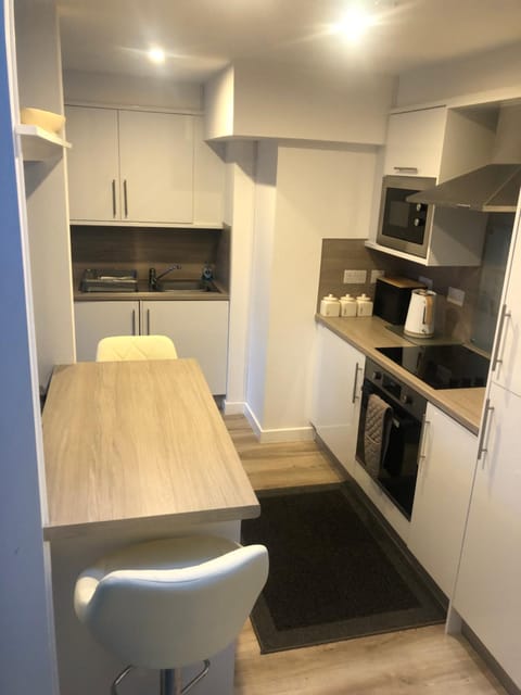 Cosy cottage with sea views close to local shops. Apartment in England