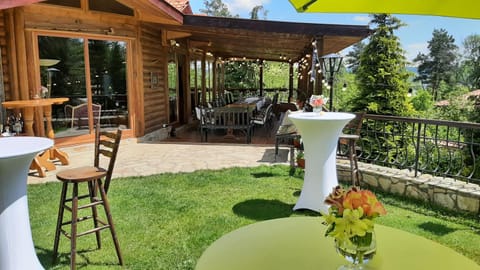 Property building, Restaurant/places to eat
