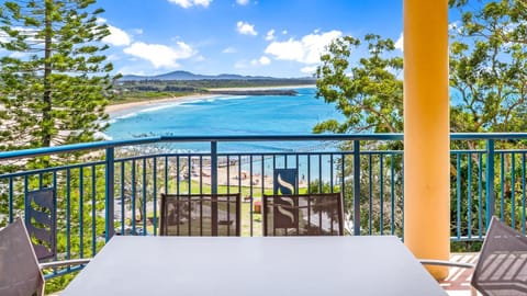 View (from property/room), Balcony/Terrace, Dining area, Sea view