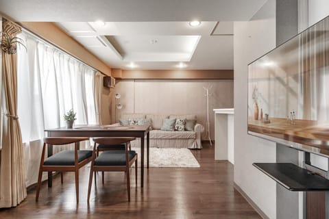 TV and multimedia, Living room, Photo of the whole room, Seating area, Dining area