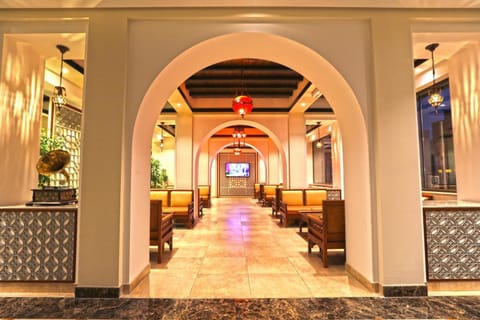 Restaurant/places to eat, Nightclub / DJ