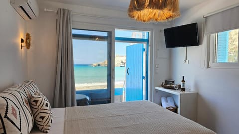 TV and multimedia, Bedroom, Sea view, air conditioner