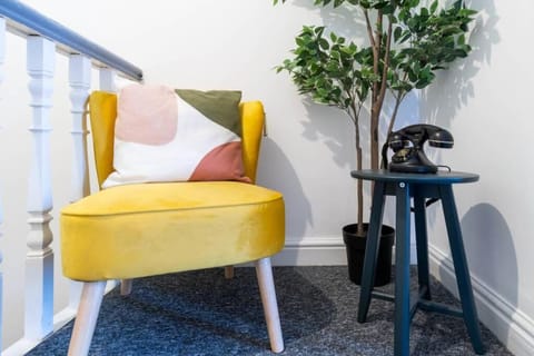 The Gatsby - Art Deco House For 13 House in Cardiff