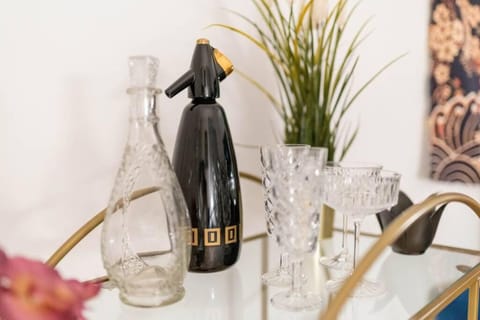 The Gatsby - Art Deco House For 13 House in Cardiff