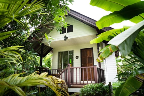 Property building, Day, Balcony/Terrace, Garden view