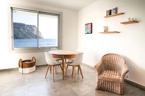 Living room, Dining area, Sea view