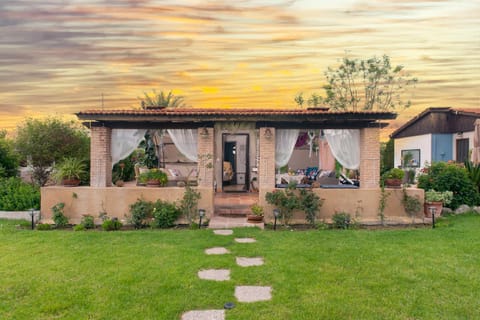 Property building, Patio, Spring, Day, Garden, Garden view