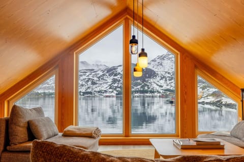 Fjordview Ryten 1 Retreat House in Lofoten
