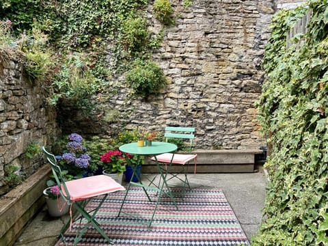 Cosy Weavers Cottage - Heart of Frome House in Frome