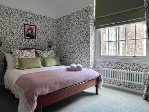 Cosy Weavers Cottage - Heart of Frome House in Frome