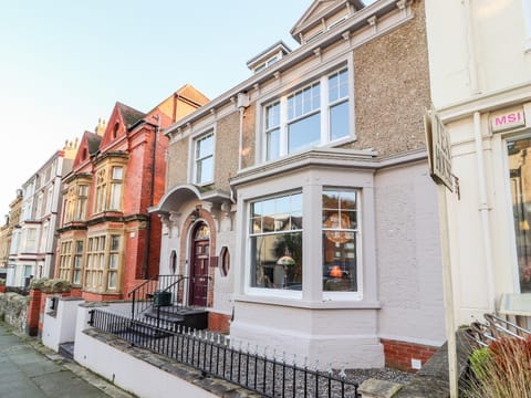 Livingstone House House in Llandudno