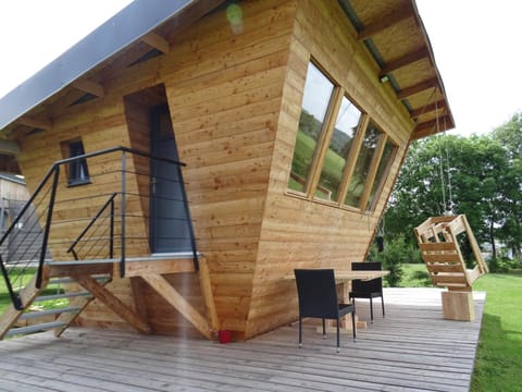 Property building, Patio, Facade/entrance, Balcony/Terrace