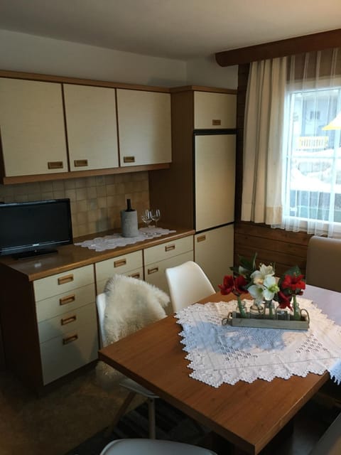 Kitchen or kitchenette, Communal kitchen