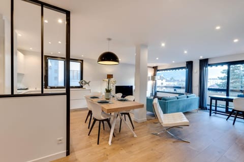 Les Sorbiers - Apartment 2 bedrooms top floor - parking & terrace Apartment in Annecy