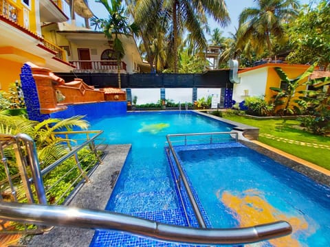 Property building, Garden, Garden view, Pool view, Swimming pool, Swimming pool, sunbed
