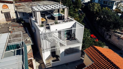 Facade/entrance, Bird's eye view