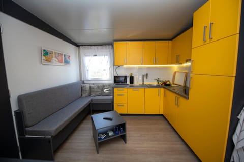 Kitchen or kitchenette, Seating area