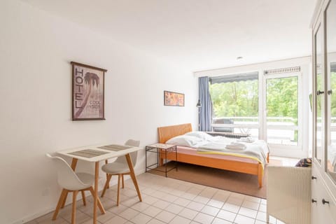 Bed, Photo of the whole room, Dining area