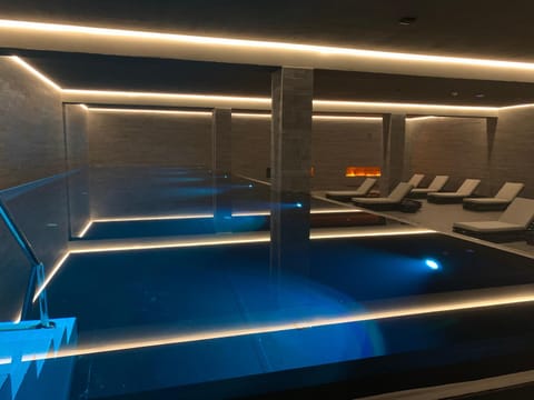 Swimming pool, Swimming pool