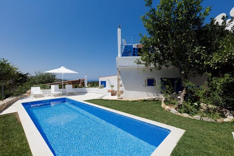 Property building, Garden, Swimming pool, sunbed