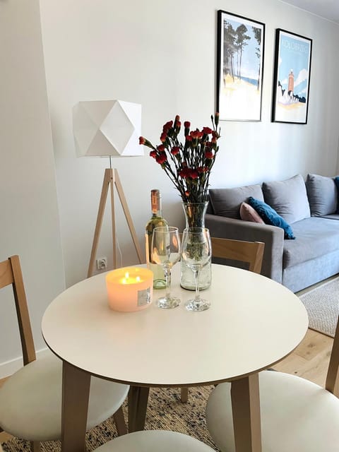 Living room, Seating area, Drinks